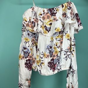 Pretty Off the Shoulder White Floral Women’s Top (XS)